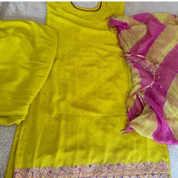 Bright Yellow & Pink Embellished Salwar Suit – Size M | Brand New 3-Piece Set - Picture 5 of 8
